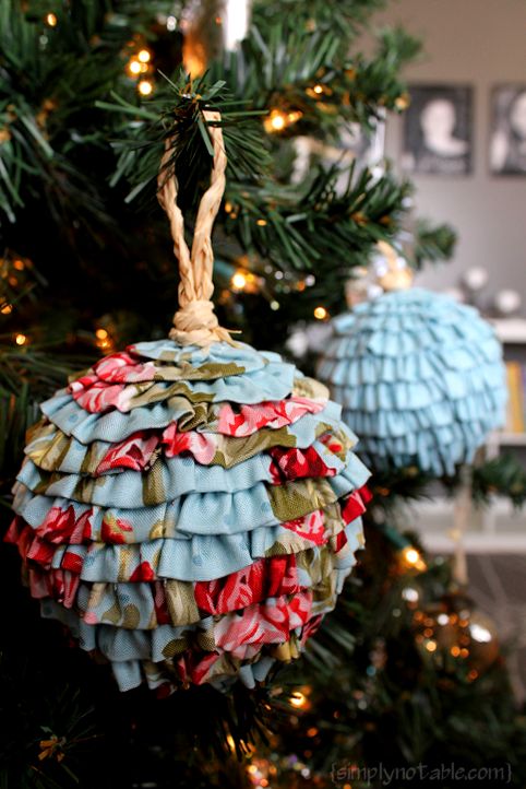 22 Farbic Christmas Ornament Tutorials