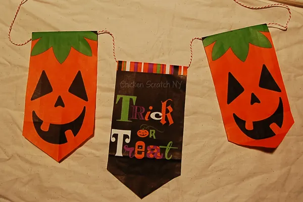 Turn Dollar Store Candy Bags into a cute and quick Halloween Banner