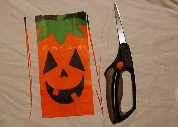 Turn Dollar Store Candy Bags into a cute and quick Halloween Banner