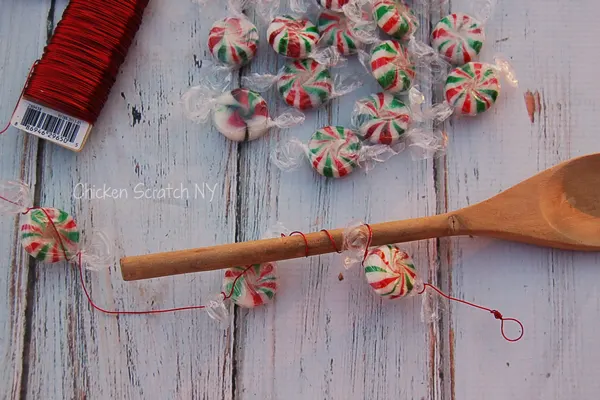 A fast and easy holiday garland using craft wire, peppermints and a spoon