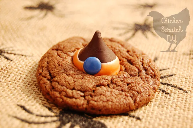 Fancy up simple Hershey Kiss cookies to make adorably sweet Witch Hats perfect to help your little monsters celebrate Halloween