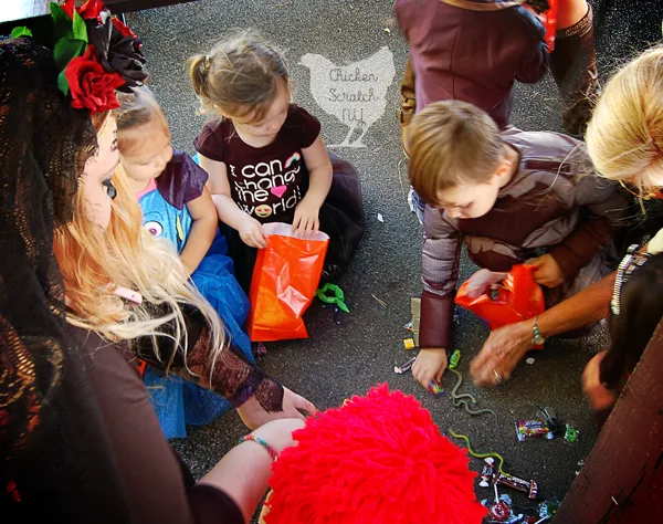 Bring some fun to the party with a fun DIY Treat Bag craft to hold your Halloween Pinata goodies! Bonus ideas for candy-free pinata fillers