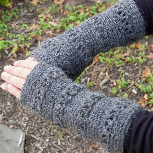 Heartstrings Fingerless Gloves Free Crochet Pattern - Kirsten Holloway  Designs